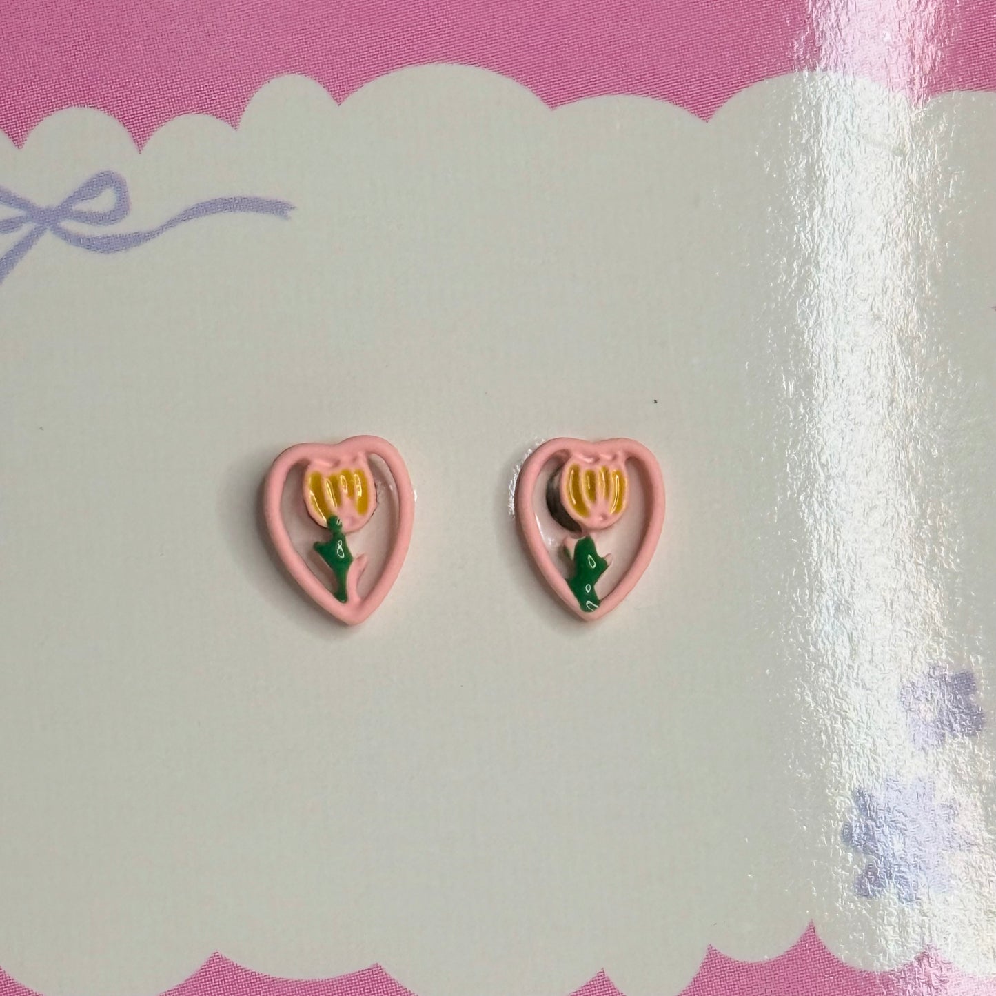 Tulip in hearts studs