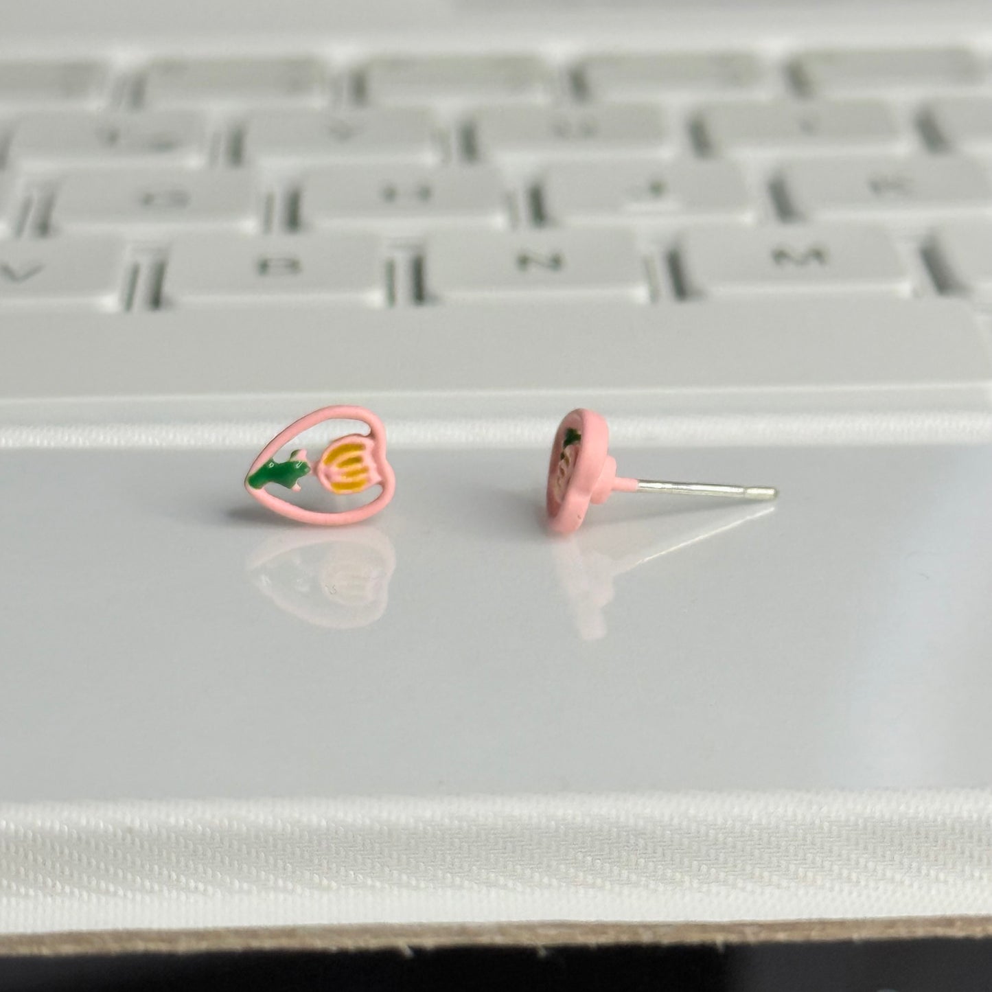 Tulip in hearts studs